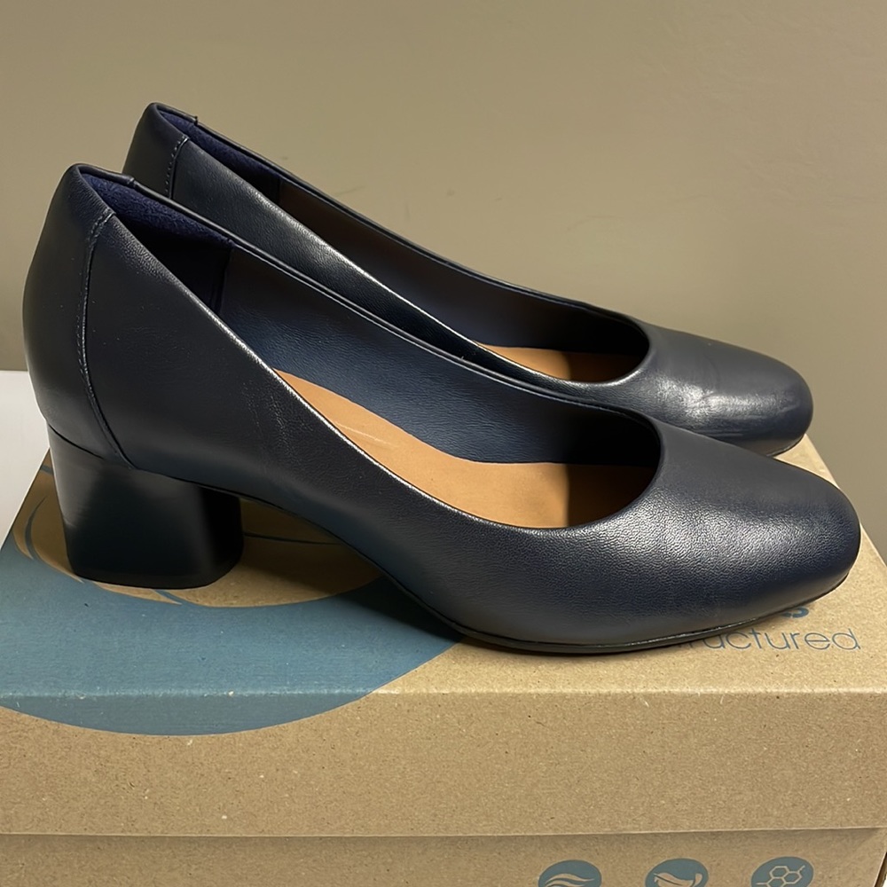 Navy leather Clarks pumps 7.5